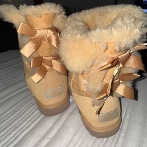 **SOLD**UGG bailey bow boot